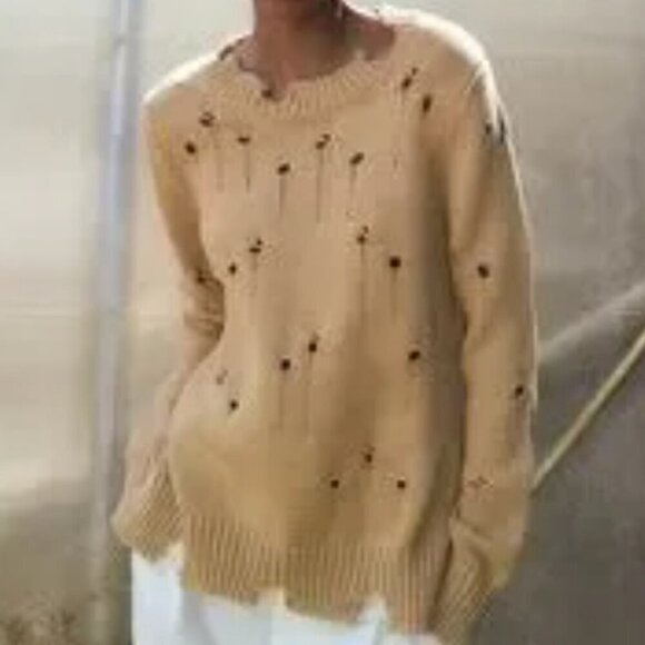 Elegant Beige Sweater with Floral Accents - Picture 1 of 8